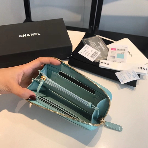 シャネル財布着用イメージ