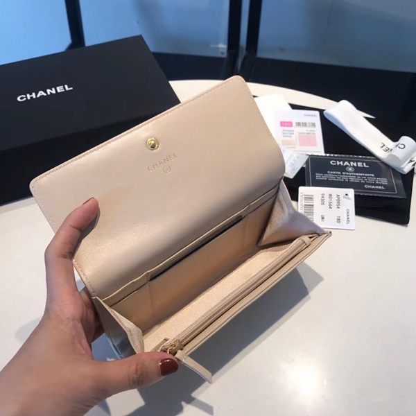 シャネル財布着用イメージ