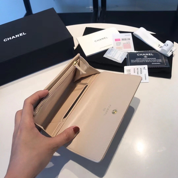 シャネル財布全体デザイン