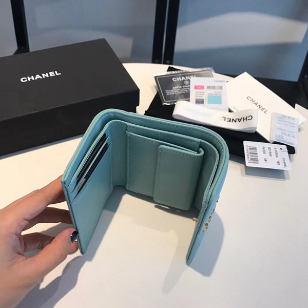 シャネル財布着用イメージ