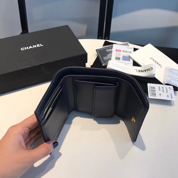 シャネル財布着用イメージ