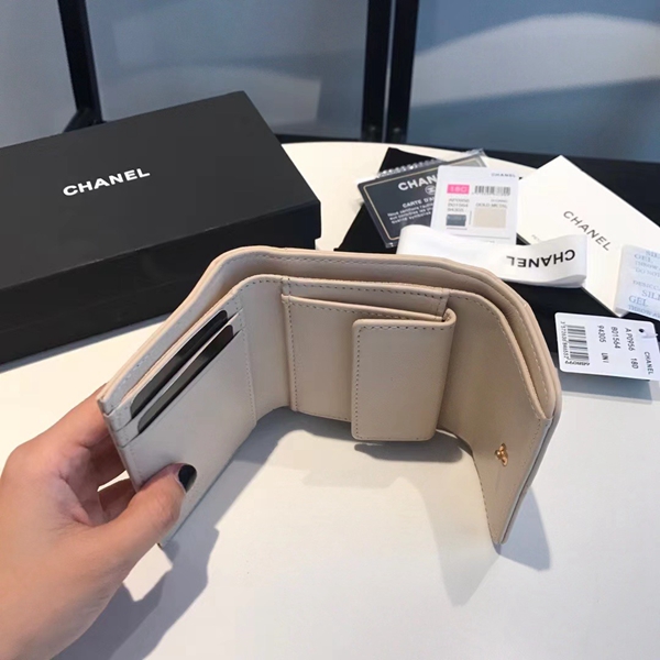 シャネル財布着用イメージ