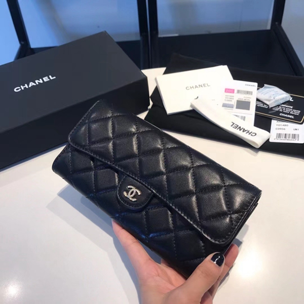 シャネル財布背面デザイン