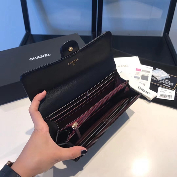 シャネル財布着用イメージ