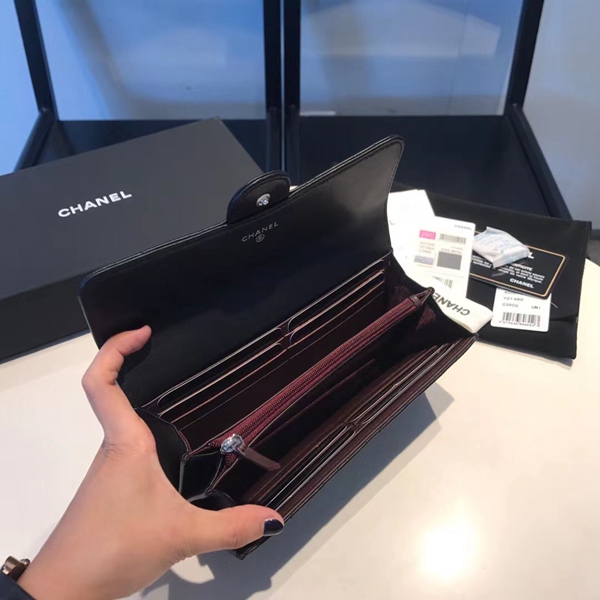 シャネル財布着用イメージ