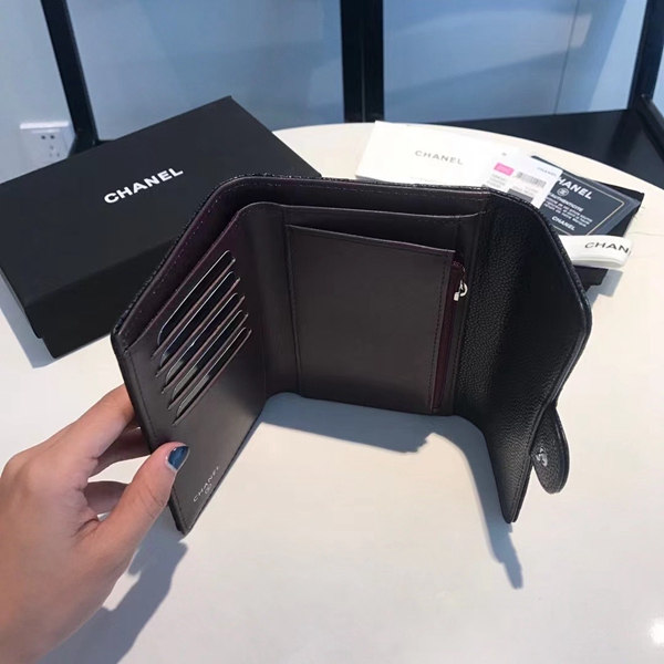 シャネル財布着用イメージ
