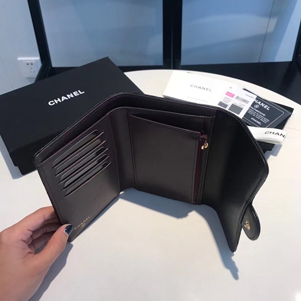 シャネル財布着用イメージ