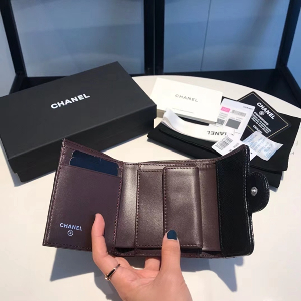 シャネル財布角部分ディテール