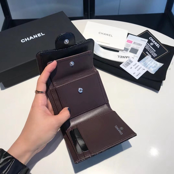 シャネル財布着用イメージ