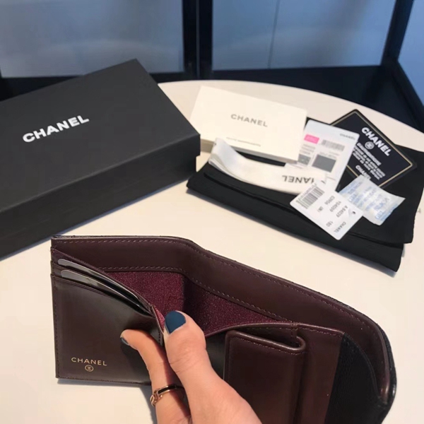 シャネル財布着用イメージ