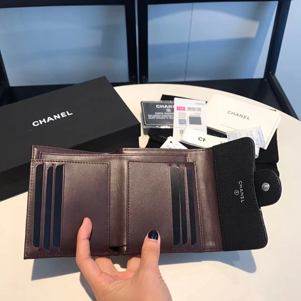 シャネル財布着用イメージ