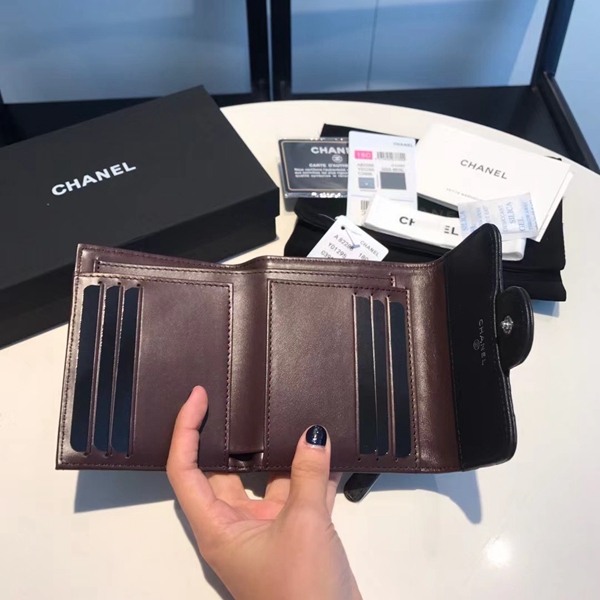 シャネル財布着用イメージ