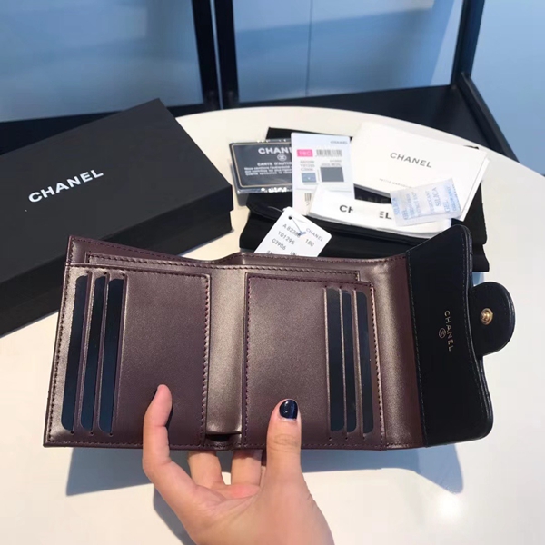 シャネル財布着用イメージ