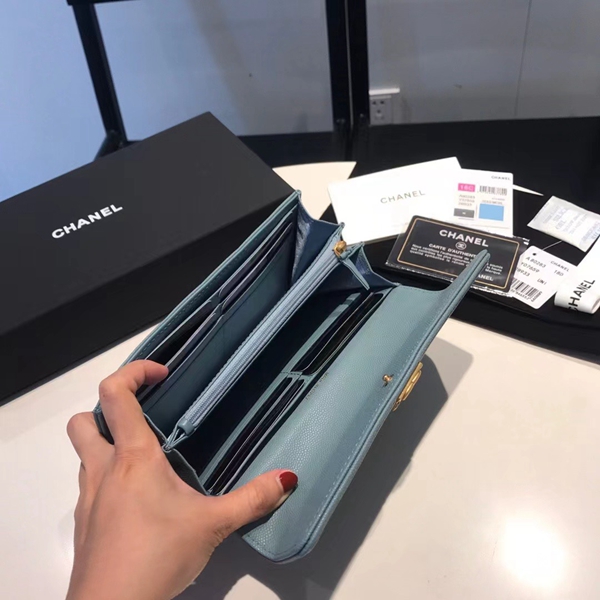 シャネル財布着用イメージ