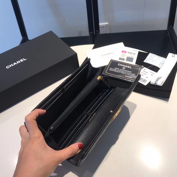 シャネル財布着用イメージ
