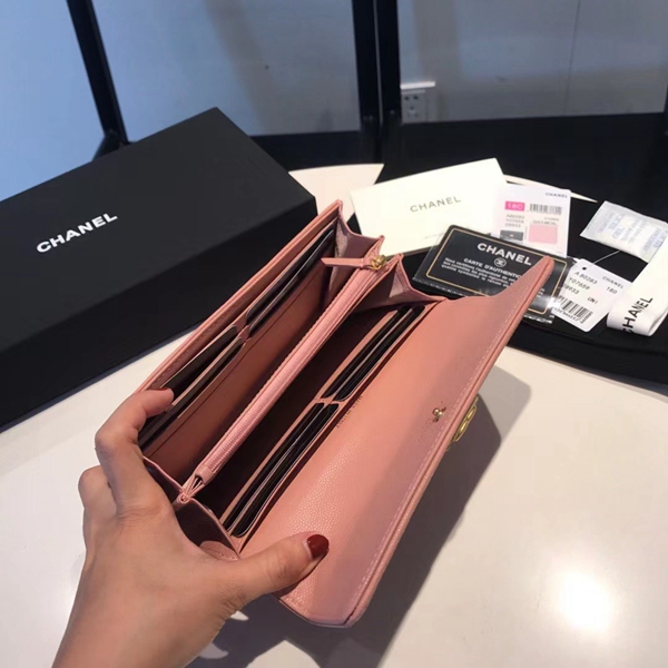 シャネル財布着用イメージ