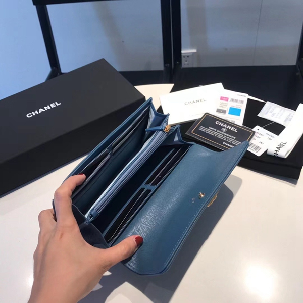シャネル財布着用イメージ