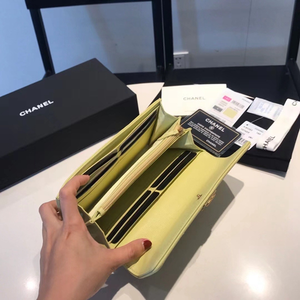 シャネル財布着用イメージ