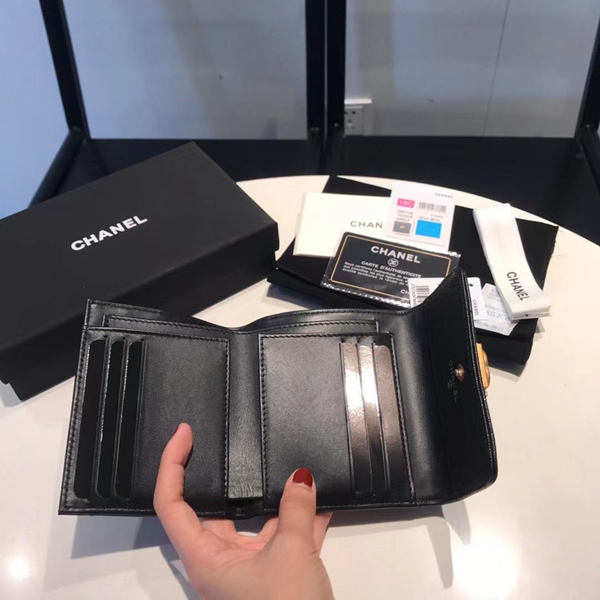 シャネル財布着用イメージ