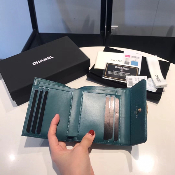 シャネル財布着用イメージ