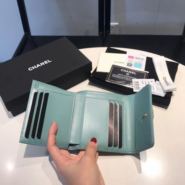 シャネル財布着用イメージ