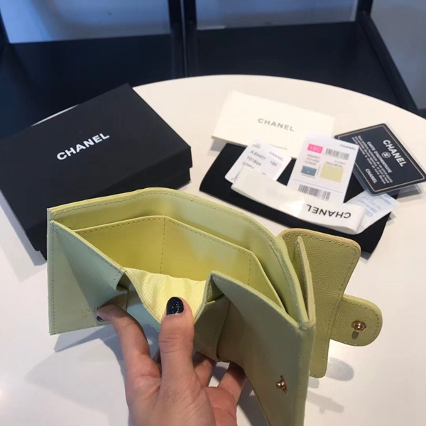シャネル財布着用イメージ