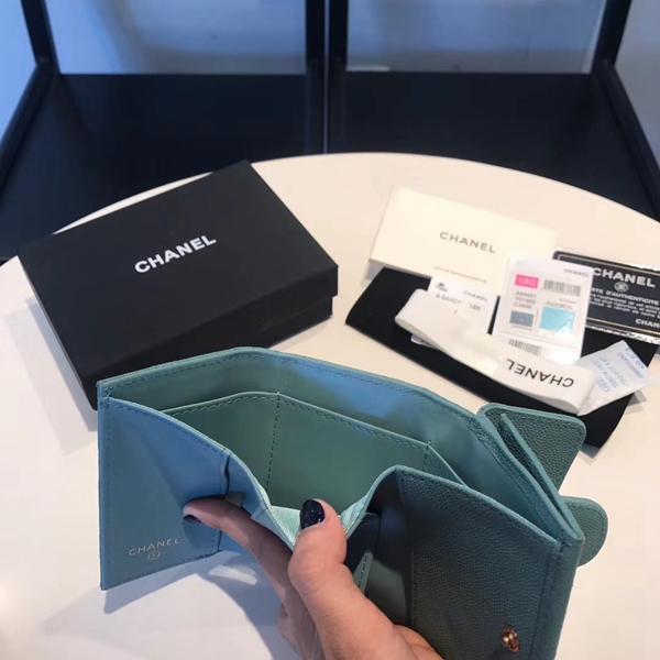 シャネル財布着用イメージ