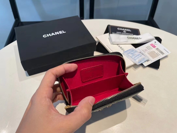 シャネル財布着用イメージ