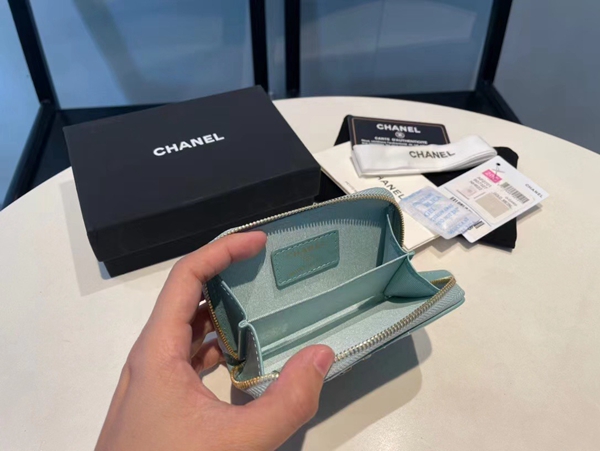 シャネル財布着用イメージ