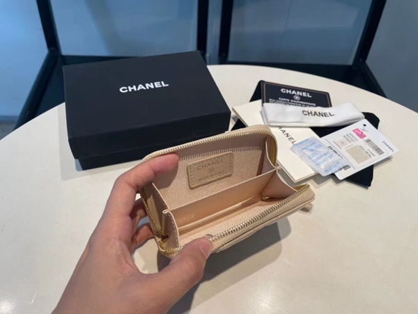 シャネル財布着用イメージ