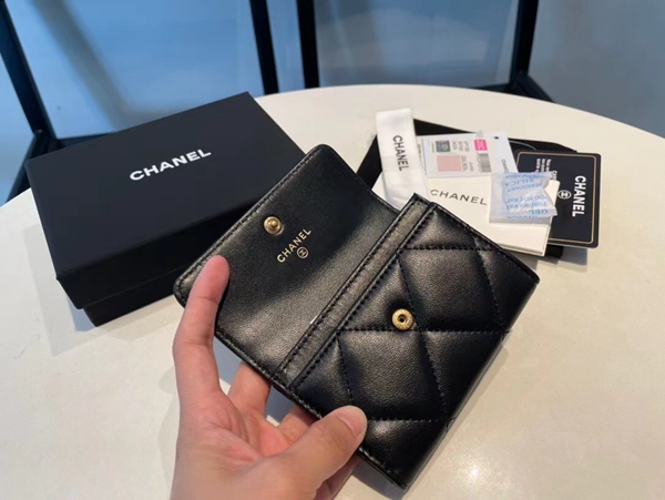 シャネル財布着用イメージ