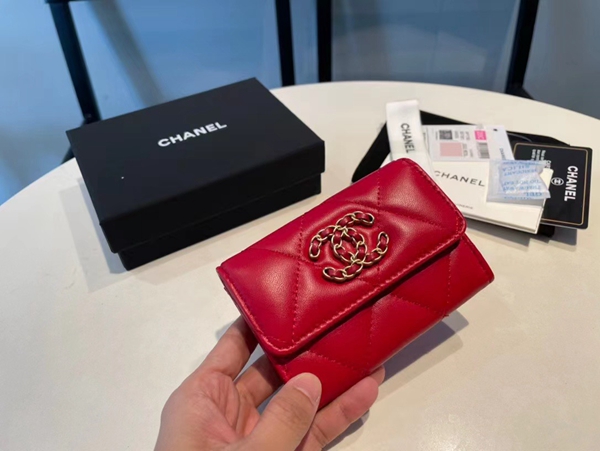 シャネル財布背面デザイン