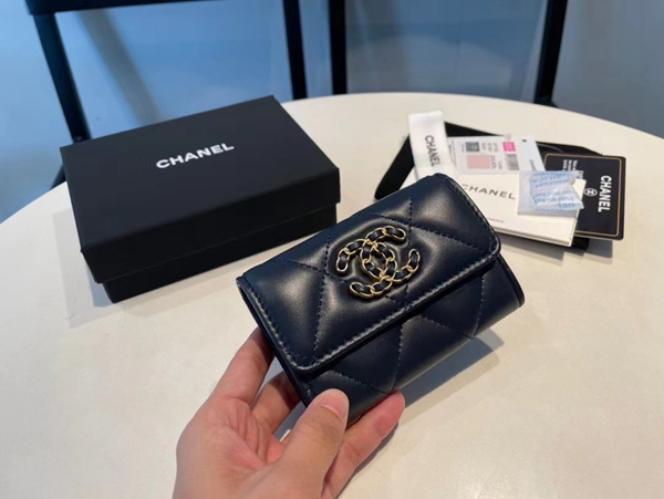 シャネル財布背面デザイン