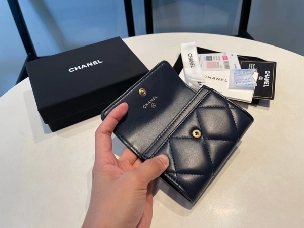 シャネル財布着用イメージ