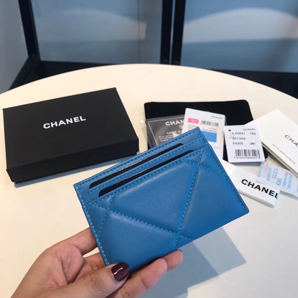 シャネル財布側面デザイン