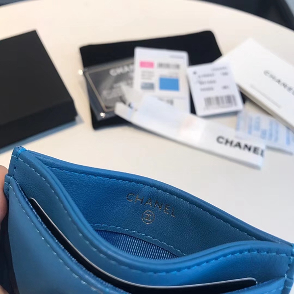シャネル財布着用イメージ