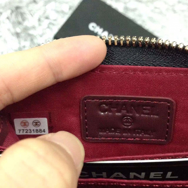 コピーシャネル激安財布着用イメージ