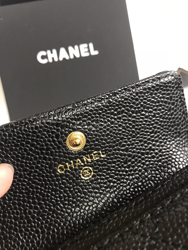 コピーシャネル激安財布着用イメージ