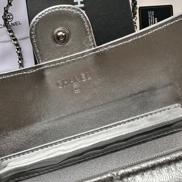 コピーシャネル激安財布着用イメージ
