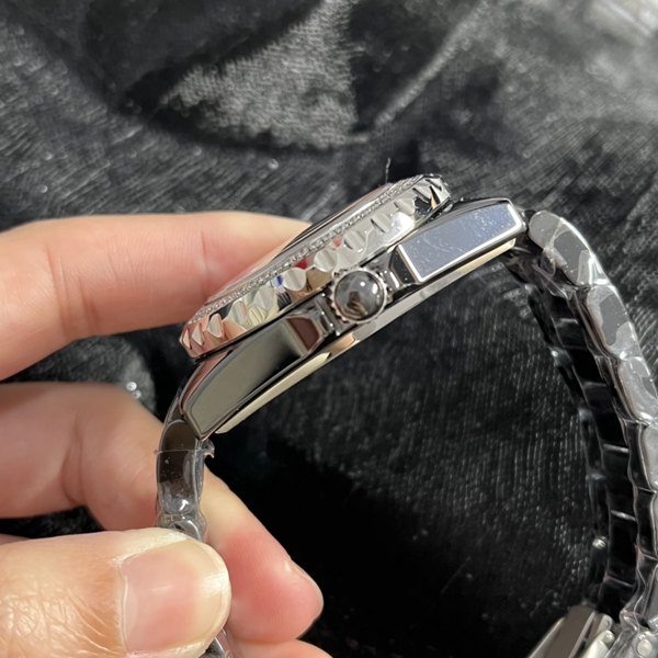 シャネル時計側面デザイン