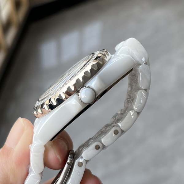 シャネル時計背面デザイン