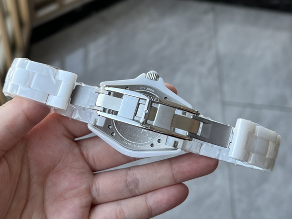 シャネル時計角部分ディテール