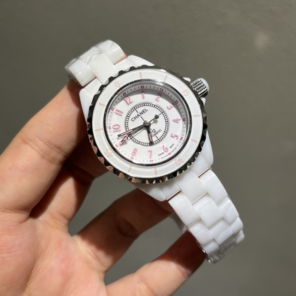 シャネル時計背面デザイン
