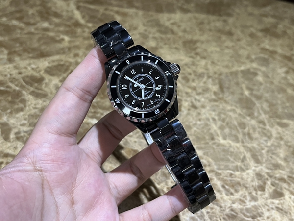 シャネル時計角部分ディテール