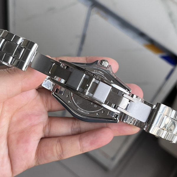 シャネル時計角部分ディテール