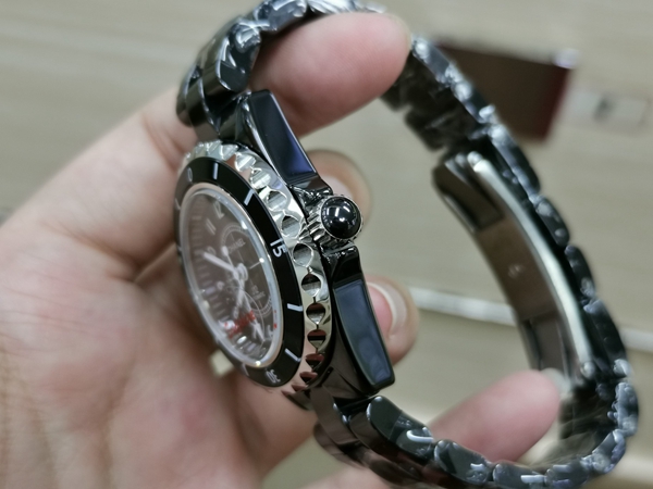 シャネル時計背面デザイン