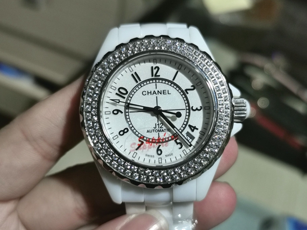 シャネル時計背面デザイン
