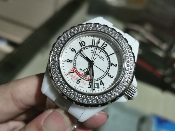 シャネル時計側面デザイン