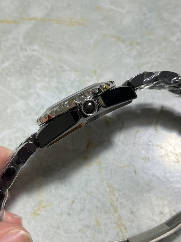 シャネル時計背面デザイン