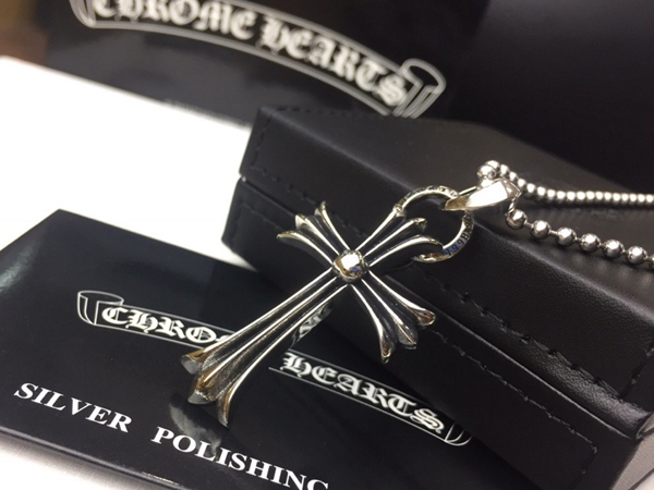 クロムハーツアクセサリー側面デザイン